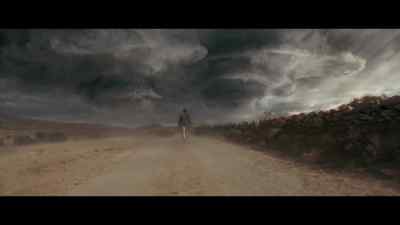 {\an8} [thunder rumbles] - The Man Who Fell to Earth