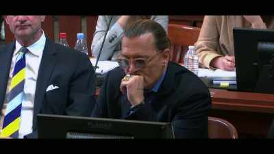 {\an8}Today, we are watching
through live testimony - Depp V Heard