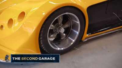 {\an8}[Tony] It's almost a car. - Car Masters: Rust to Riches