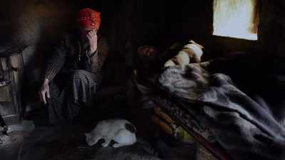 {\An8}Too many winters have passed. - Honeyland