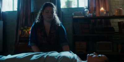 {\an8}Uh... yeah, I do. - The Horror of Dolores Roach