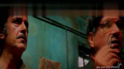 {\an8}Ujjwal sir is surely looking for
a solution to save the men. - Mission Raniganj