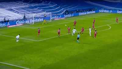 {\an8}Vinícius keeps going... Goal! - Real Madrid: Until the End