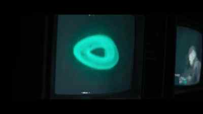 {\an8} [warbling noise] - The Man Who Fell to Earth