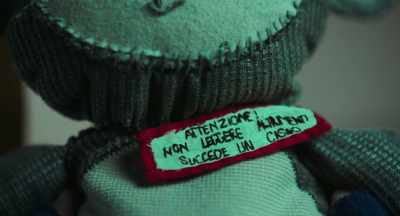 {\an8}"Warning. Don't read,
or it will get messy." - Elf Me
