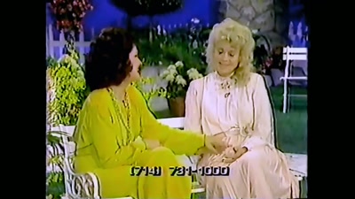 {\an8}- We had had Christian programming.
- Father, we just praise you. - Shiny Happy People: Duggar Family Secrets