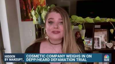 {\an8}We saw one user actually
go to the courthouse... - Depp V Heard