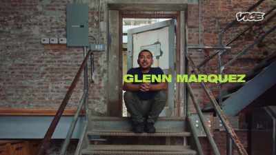 {\an8}Well, it's crazy
because I used to see - I Was a Teenage Felon