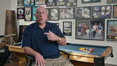 {\an8}We're gonna rob 'em." - Hip Hop Uncovered