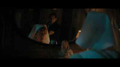 {\an8} What's your name? - The Man Who Fell to Earth