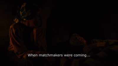 {\an8}When matchmakers were coming...
you didn't accept any? - Honeyland