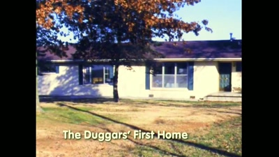 {\an8}When we moved from the smaller house, - Shiny Happy People: Duggar Family Secrets