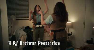 {\an8}When the hand goes up,
whoop, everyone quiet. - First Time Female Director