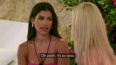 {\an8}[whispering] - Love Island Australia