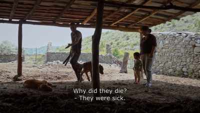 {\An8}Why did they die?
- They were sick. - Honeyland