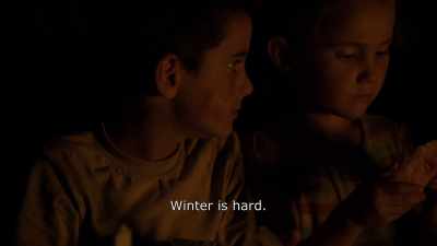 {\An8}Winter is hard.
It is hard. There is hardly any water. - Honeyland
