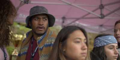 {\an8}Yeah, he just needs to hold his nerve, - Surviving Summer