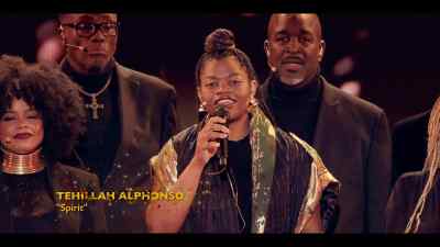 {\an8}♪ Yeah, yeah, and the wind is talking ♪ - The Lion King at the Hollywood Bowl
