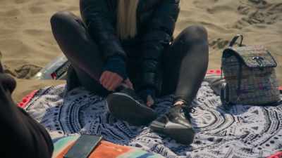 {\an8}Yes. She really listened to me
and I really listened to her. - Buying Beverly Hills
