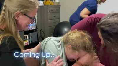 {\an8}- Yes, that's means...
- [Mykelti grunting] - Sister Wives