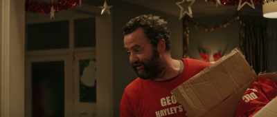 {\an8}- You did.
- We had 'em made for Hayley's 21st. - Your Christmas or Mine?