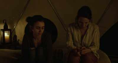 {\an8}You know, I... had a premonition
before you came. - To the Bone