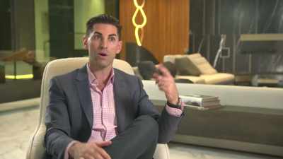 {\an8}You might realize, "I know someone that
might be looking for something like this." - Buying Beverly Hills