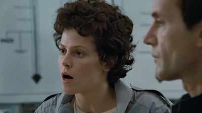 {\an8}You never said anything
about an android being on board. Why not? - Aliens Expanded