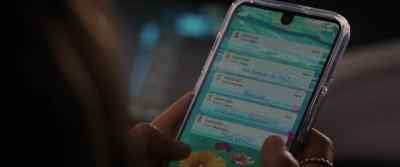 {\an8}Your phone is blowing up.
What's going on? - Afraid