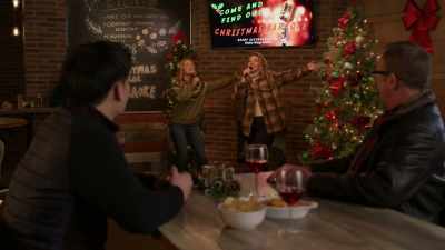 ♪ And a happy new year ♪ - Creating Christmas