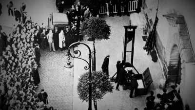 And according to eyewitnesses
at the time, - Searching for Secrets
