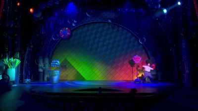 'And across town,
the least popular restaurant, - The SpongeBob Musical: Live on Stage!