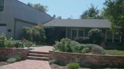 AND AFTER THE PERSON LEFT,
THE REALTOR STARTED NOTICING - The Golden State Killer: It's Not Over