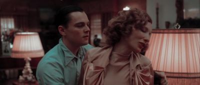 You are the tallest woman I know. - The Aviator