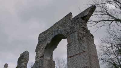 And always with the same principle,
the arch, to save on materials. - Roman Megastructures