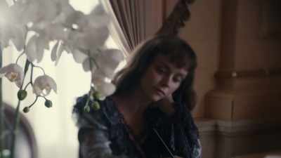 And... and... and there are
flowers, on a desk. - Escaping the Madhouse: The Nellie Bly Story