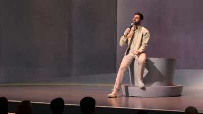 And anyone going through
fertility problems, - Hasan Minhaj: The King's Jester