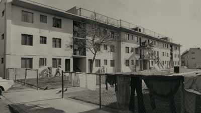 And as we pull up to the address, - Night Stalker: The Hunt for a Serial Killer