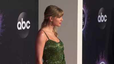 And assert her power
very publicly. - Taylor Swift vs Scooter Braun: Bad Blood