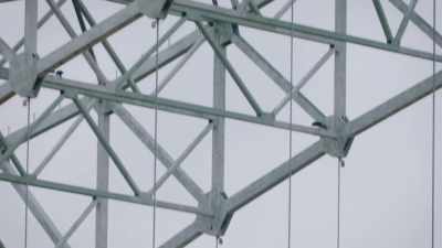 And at the same time,
the truss will try to open - Engineering Catastrophes