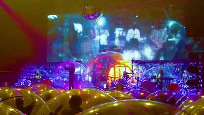 And at the very end of it... - The Flaming Lips Space Bubble Film