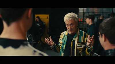 - And before we start talking, - Pitch Perfect: Bumper in Berlin
