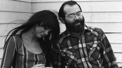And Bobby started a folk
club in LA called McCabe's. - Linda Ronstadt: The Sound of My Voice