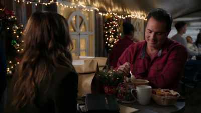 And this chowdah, as we call it, - Mystery on Mistletoe Lane