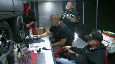 - And Chuck, you know what you got coming.
- I didn't talk about my car. - Street Outlaws No Prep Kings Team Attack