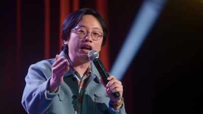 And my college buddy,
Ian, next to me, - Jimmy O. Yang: Guess How Much?