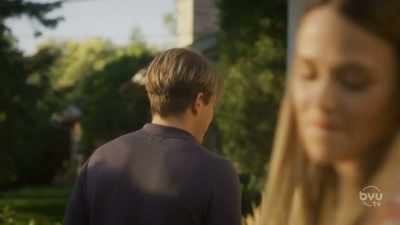 - And cue Riley.
- [ CLEARS THROAT ] - One of a Kind Love