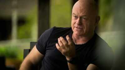 - And he decides to assassinate
Pablo Escobar? - Ross Kemp: Mafia and Britain