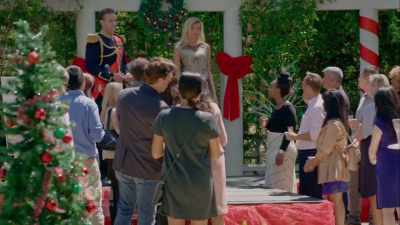 And you did a great job
on this show. - A Christmas in Royal Fashion