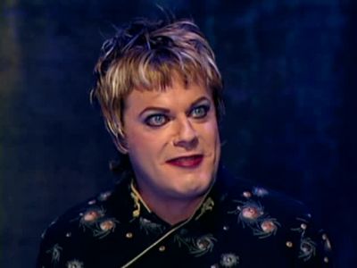 And we do all live in castles - Eddie Izzard: Dress to Kill